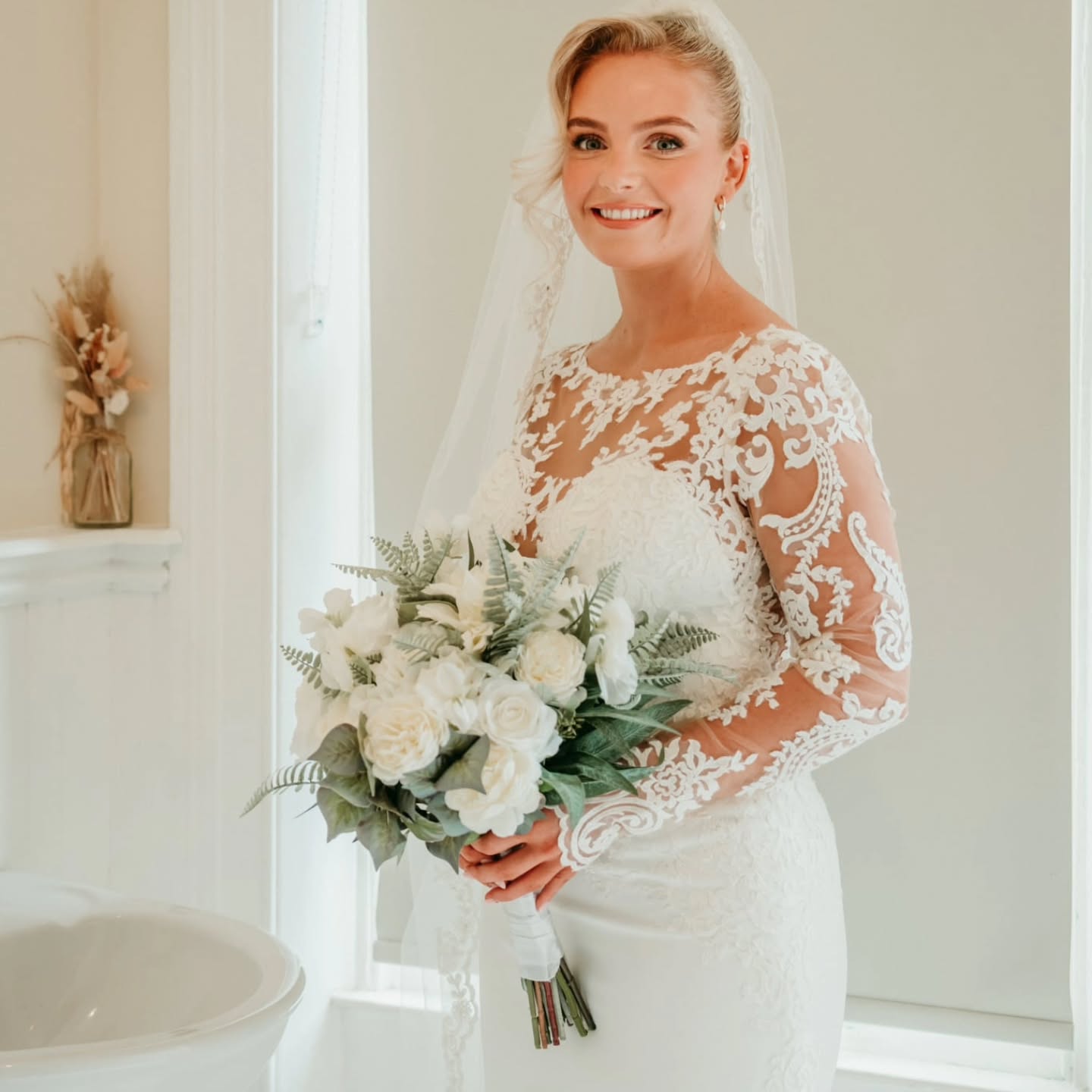 Clara bridesmaid bouquet